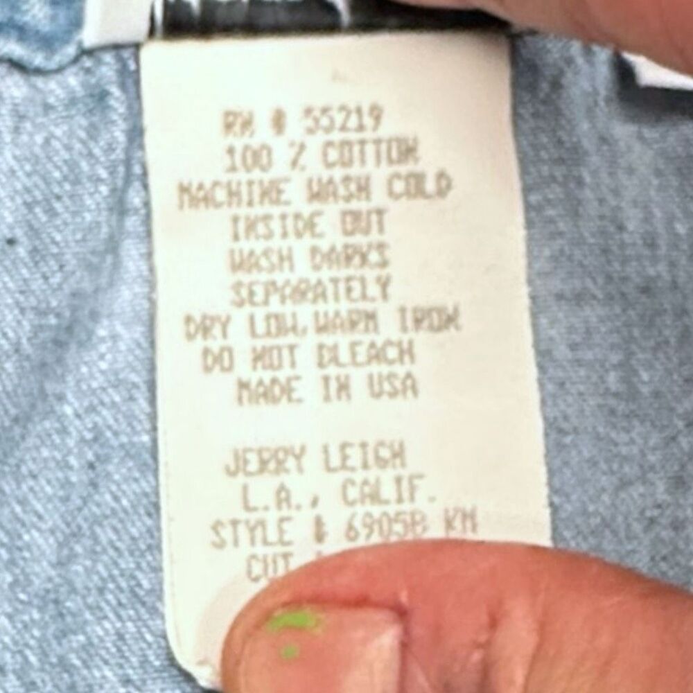 VINTAGE JERRY LEIGH LOONEY TUNES Women’s Blue Denim Button Front Character Tank - Picture 5 of 6